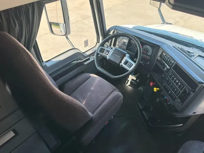 2019 MACK AN64T70