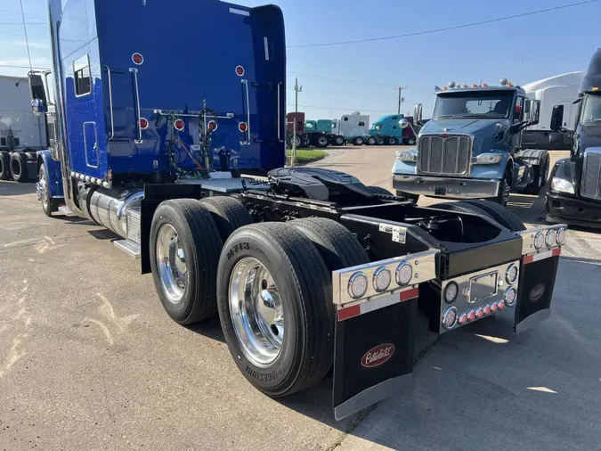 2023 Peterbilt 389