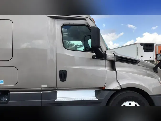 2022 Freightliner Cascadia 126