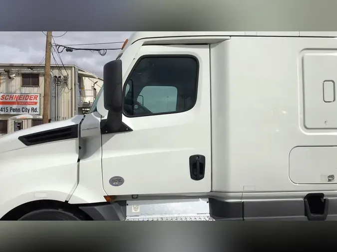 2021 Freightliner Cascadia 126ba5e428fc59165ca6109887bc6ba9c8b