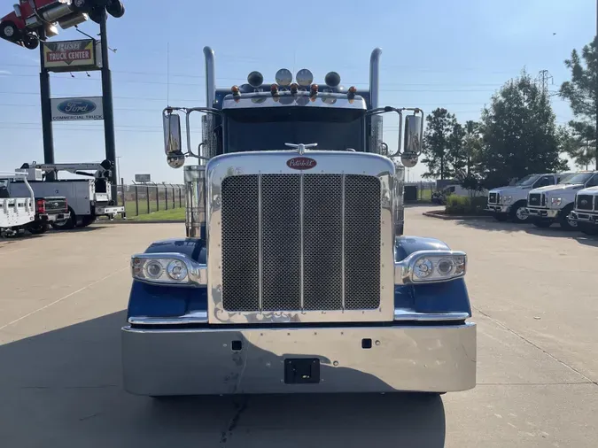 2023 Peterbilt 389
