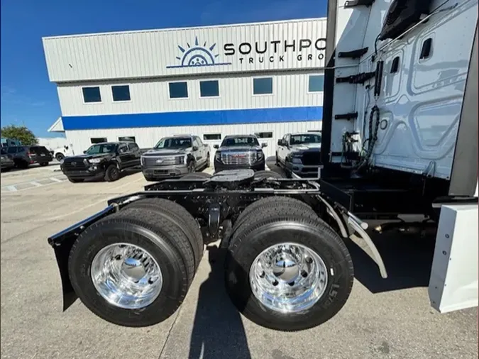 2021 Freightliner Cascadia 126