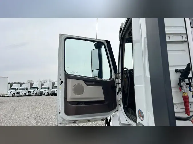 2018 Volvo VNL300