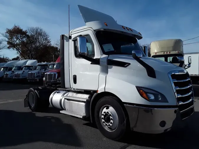 2020 FREIGHTLINER/MERCEDES NEW CASCADIA 116ba6a2a53bc64563ba2e8679a3af57fd9