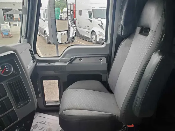 2019 MACK AN64T