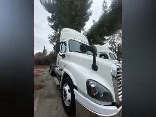 2018 FREIGHTLINER/MERCEDES CASCADIA 125