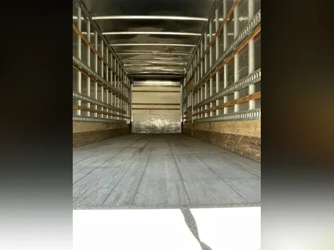2018 FREIGHTLINER M2 106