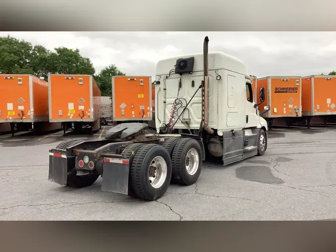 2022 Freightliner Cascadia 126