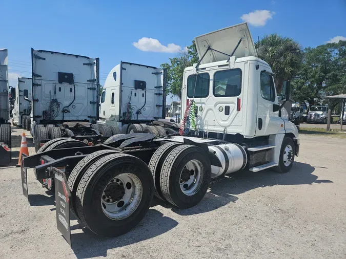 2016 FREIGHTLINER/MERCEDES CASCADIA 125