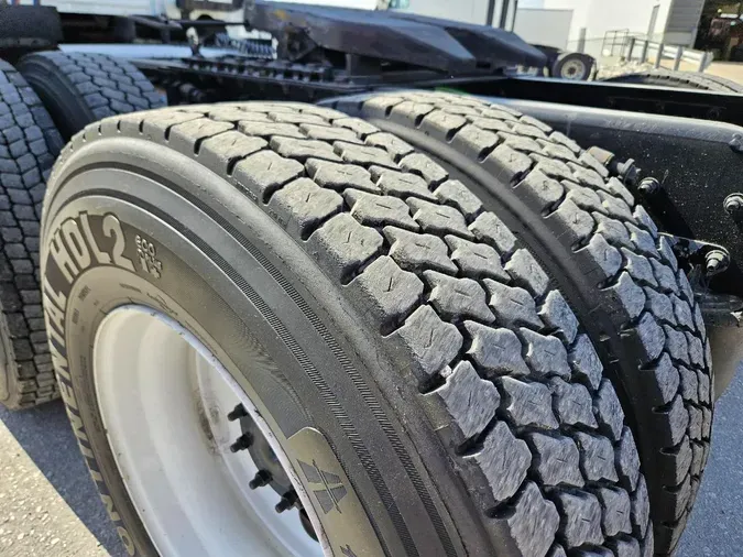 2020 FREIGHTLINER Cascadia 126