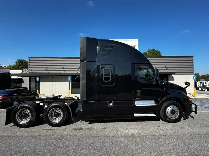 2020 FREIGHTLINER CASCADIA 126