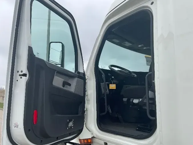 2019 Freightliner T12664ST