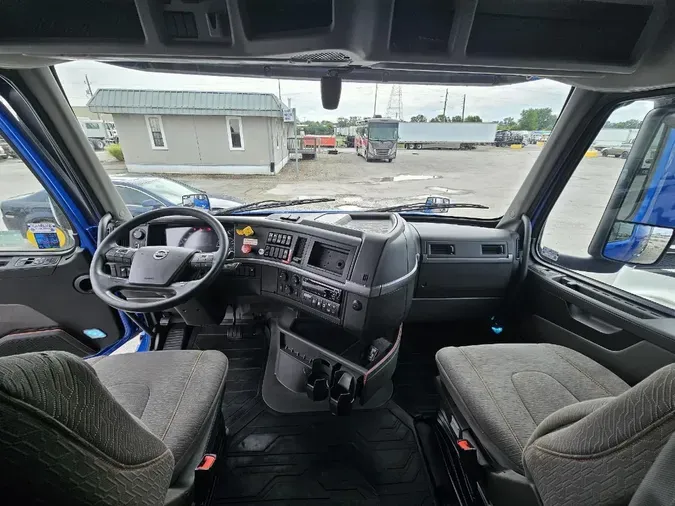 2021 VOLVO VNL64T760