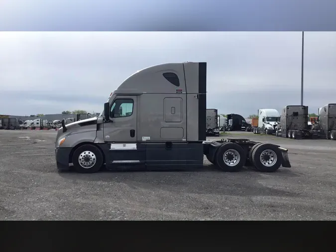 2021 Freightliner Cascadia 126