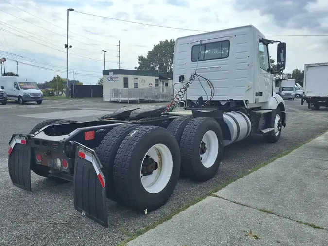 2019 VOLVO VNL64T-300