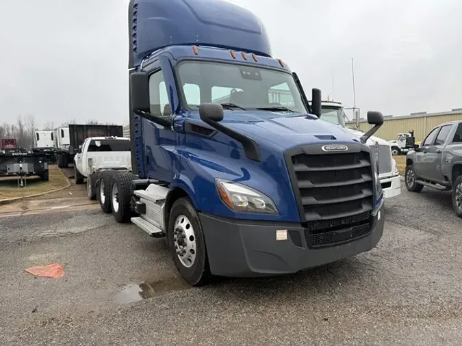 2021 FREIGHTLINER CASCADIA 116
