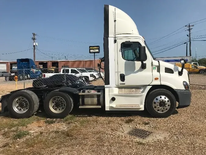 2018 Freightliner X11364ST