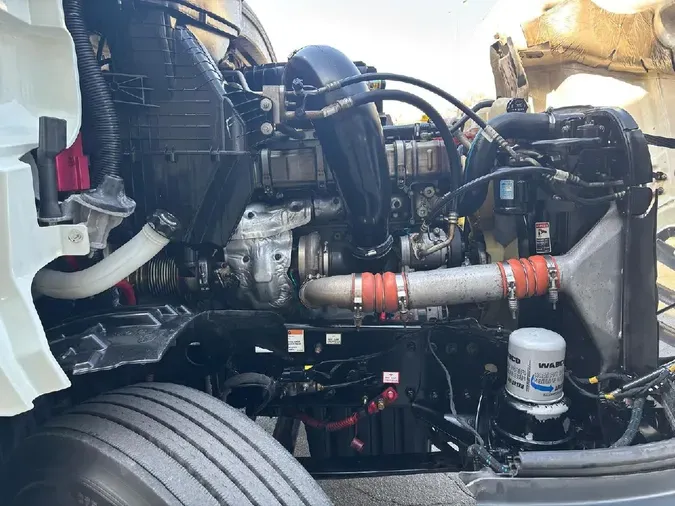 2020 FREIGHTLINER Cascadia 126