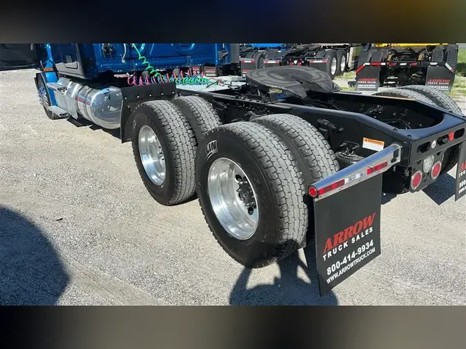 2019 FREIGHTLINER CA126