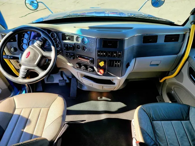 2022 Peterbilt 579ba8fb073c6ea6a41264de55099e94878