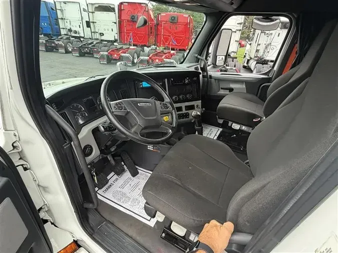 2021 FREIGHTLINER CA126