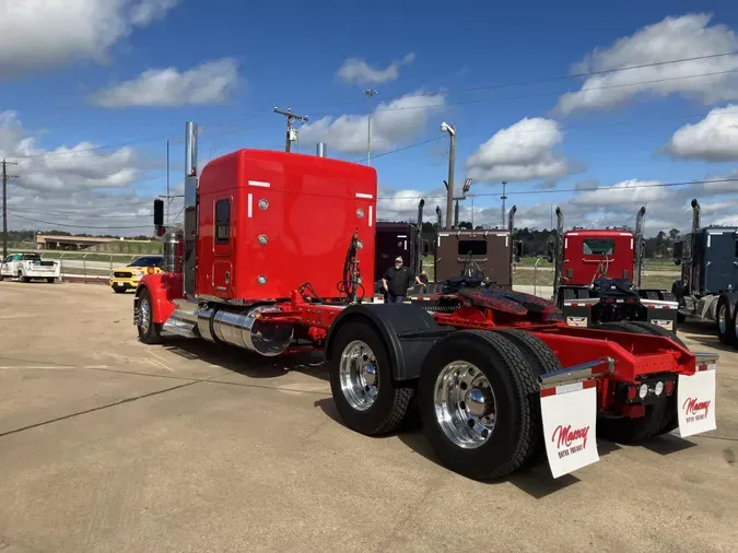 2023 Kenworth W900L