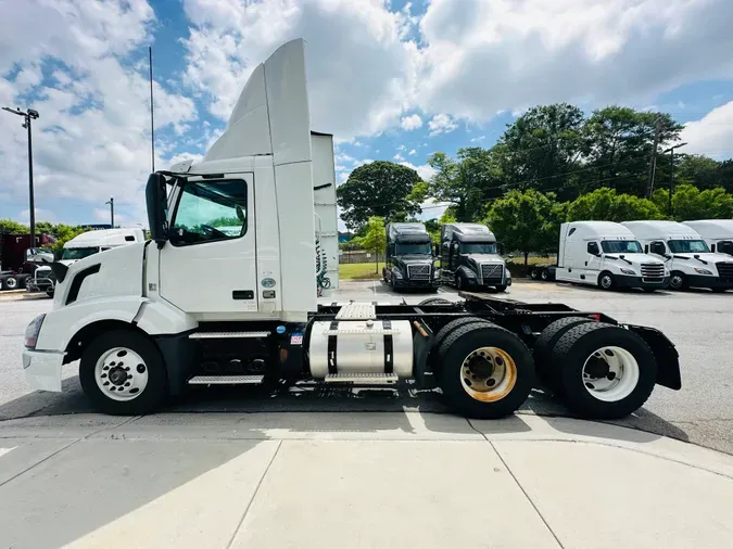 2018 Volvo VNL64T300