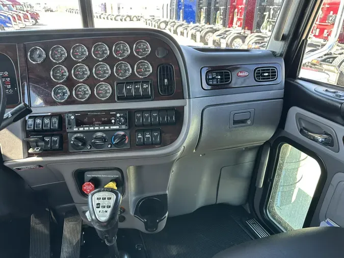 2024 Peterbilt 389ba97d5f53906bfbd909bab502a719437