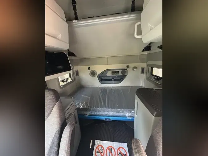 2026 VOLVO TRUCK VNL64TV04