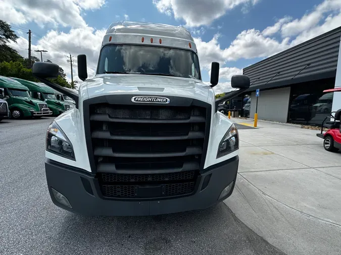 2020 Freightliner Cascadia 126