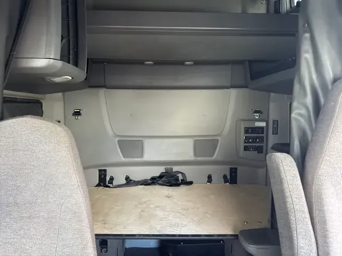 2020 NAVISTAR INTERNATIONAL LT625 SLPR CAB