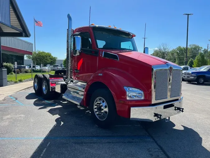 2025 Kenworth T880