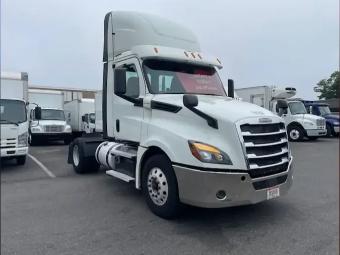 2019 FREIGHTLINER NEW CASCADIA 126