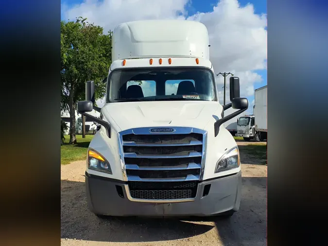 2019 FREIGHTLINER NEW CASCADIA 116