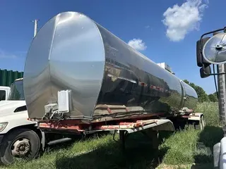 1971 FRUEHAUF 7000 GALLON TANK