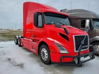 2020 VOLVO VNR64T640