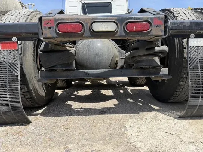 2016 VOLVO VNL64T300