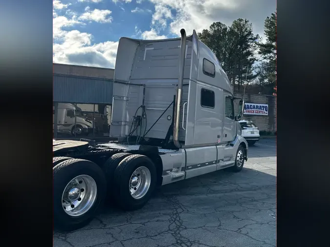 2022 VOLVO VNL64T860