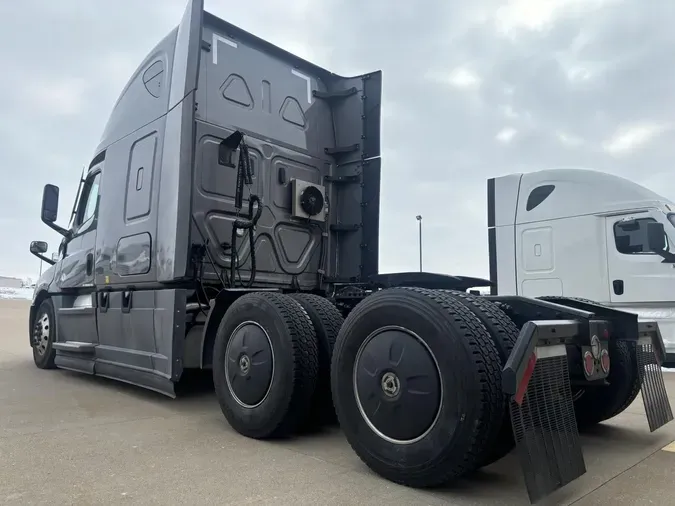 2021 Freightliner New Cascadia 126