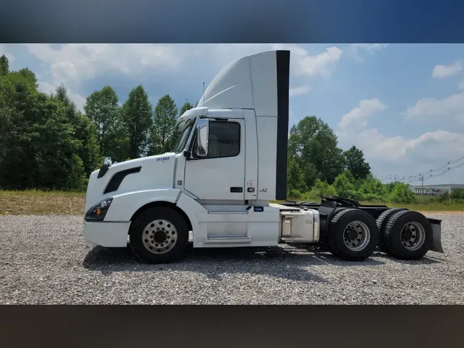 2018 Volvo VNL300