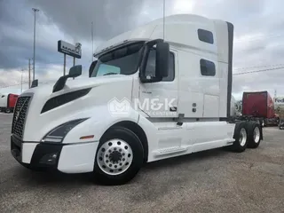 2021 VOLVO VNL64T760