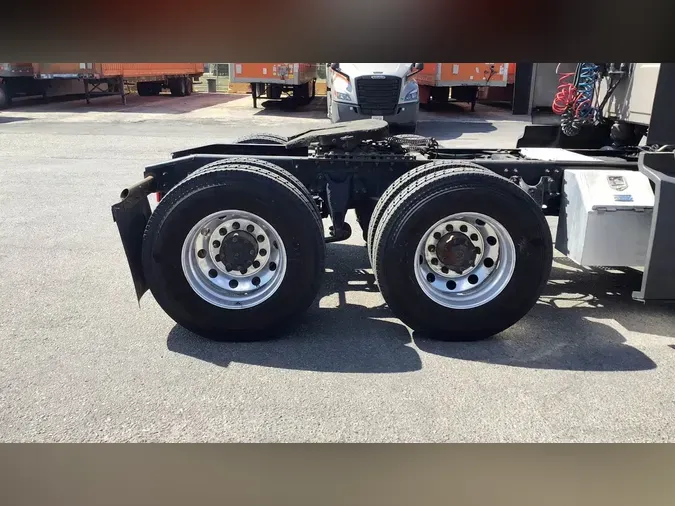 2022 International LT