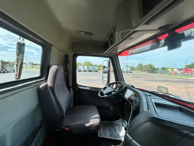 2022 VOLVO VNR300bac4bd5f9eb9a493f3d49e80a11b8009