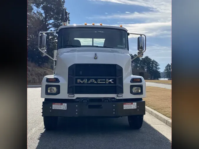 2025 Mack MD642