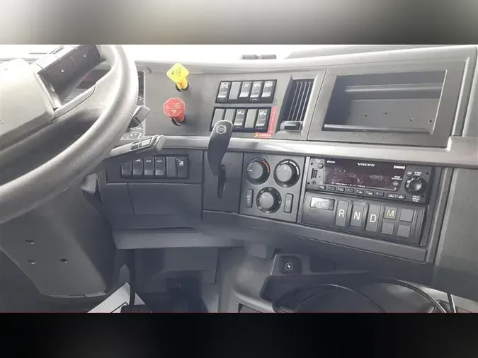 2022 VOLVO VNL760