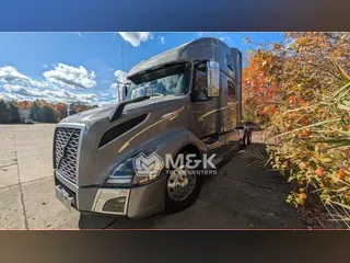 2023 VOLVO VNL64T860