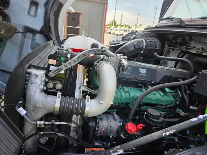 2019 VOLVO VNL64T-300