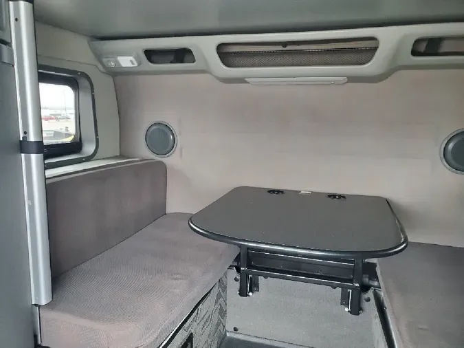 2021 VOLVO VNL64T860