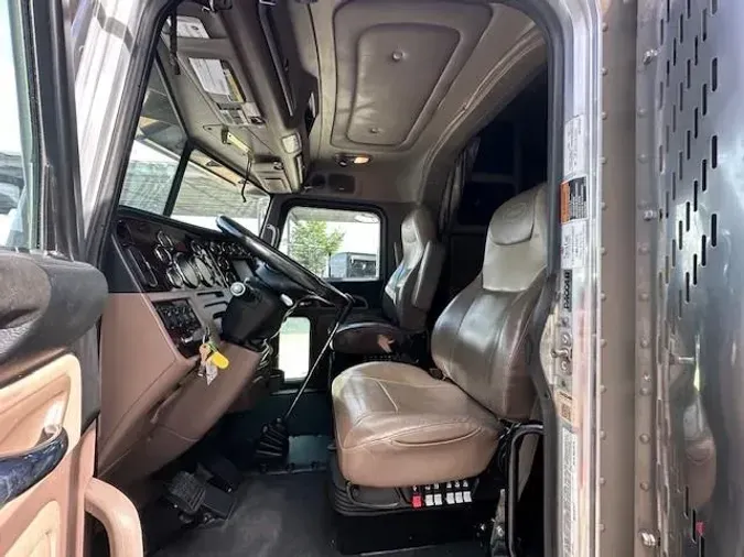 2022 Peterbilt 389