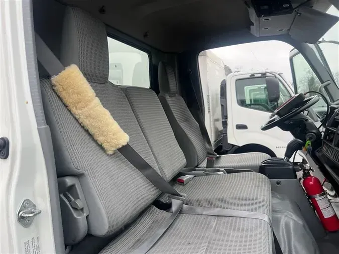 2019 HINO 195